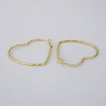 Load image into Gallery viewer, Argollas de corazón
