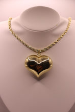 Load image into Gallery viewer, Cadena torsal de corazón
