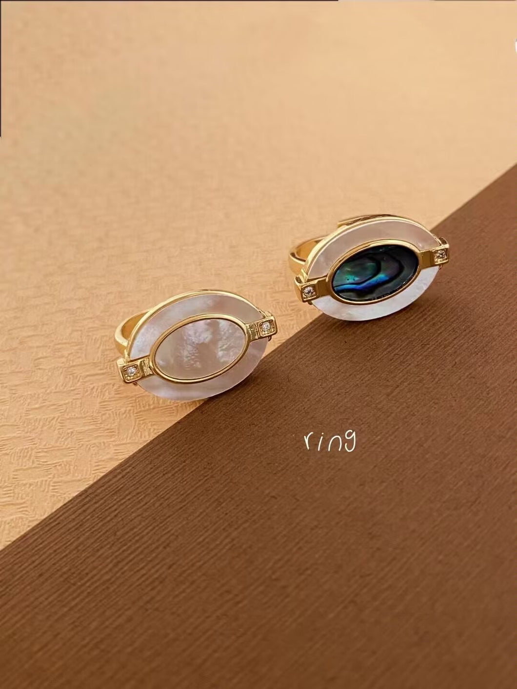 Anillo nacarado abierto